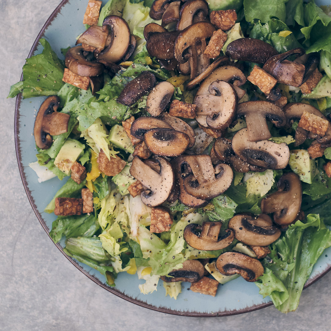 Endive salad with sautéed mushrooms