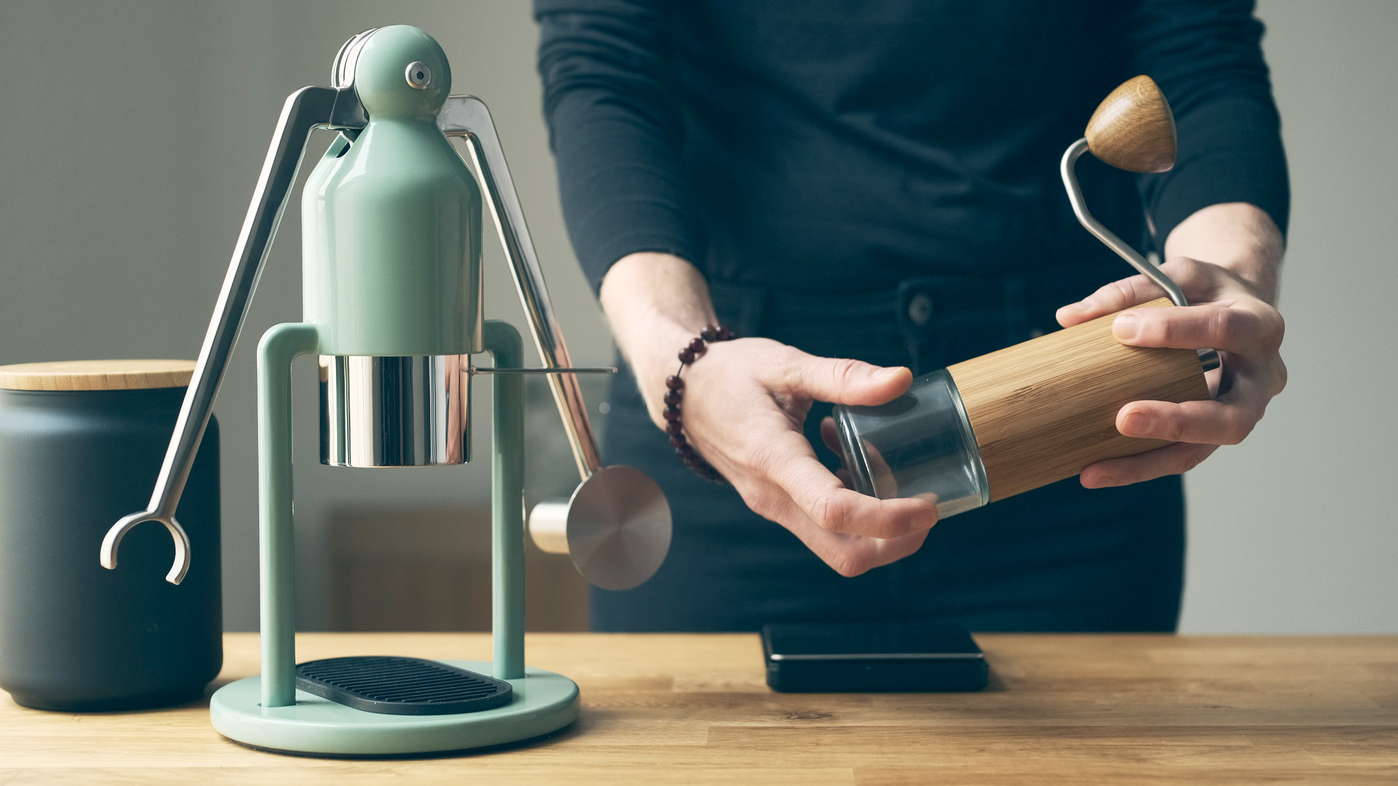 Handgepresst: Doppelter Espresso mit dem Cafelat Robot und der Comandante C40