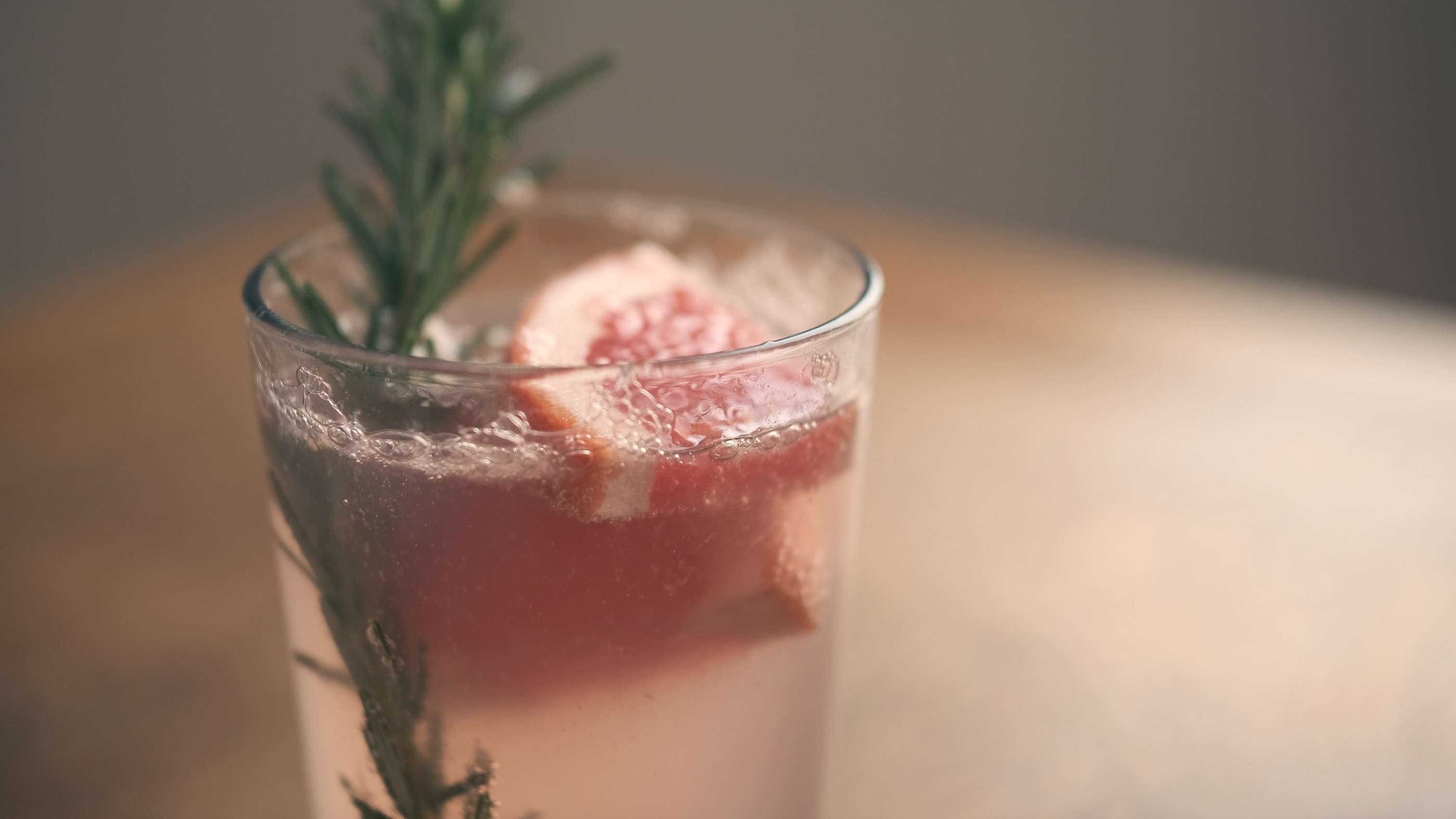 Alkoholfreier Grapefruit Tonic Mocktail - ASMR Version