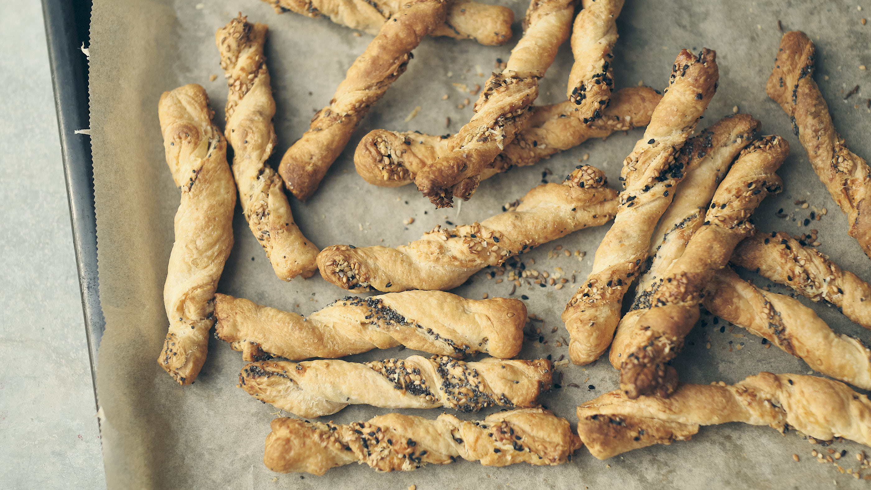 How to make Puff Pastry Breadsticks with Cheese & mixed Spices